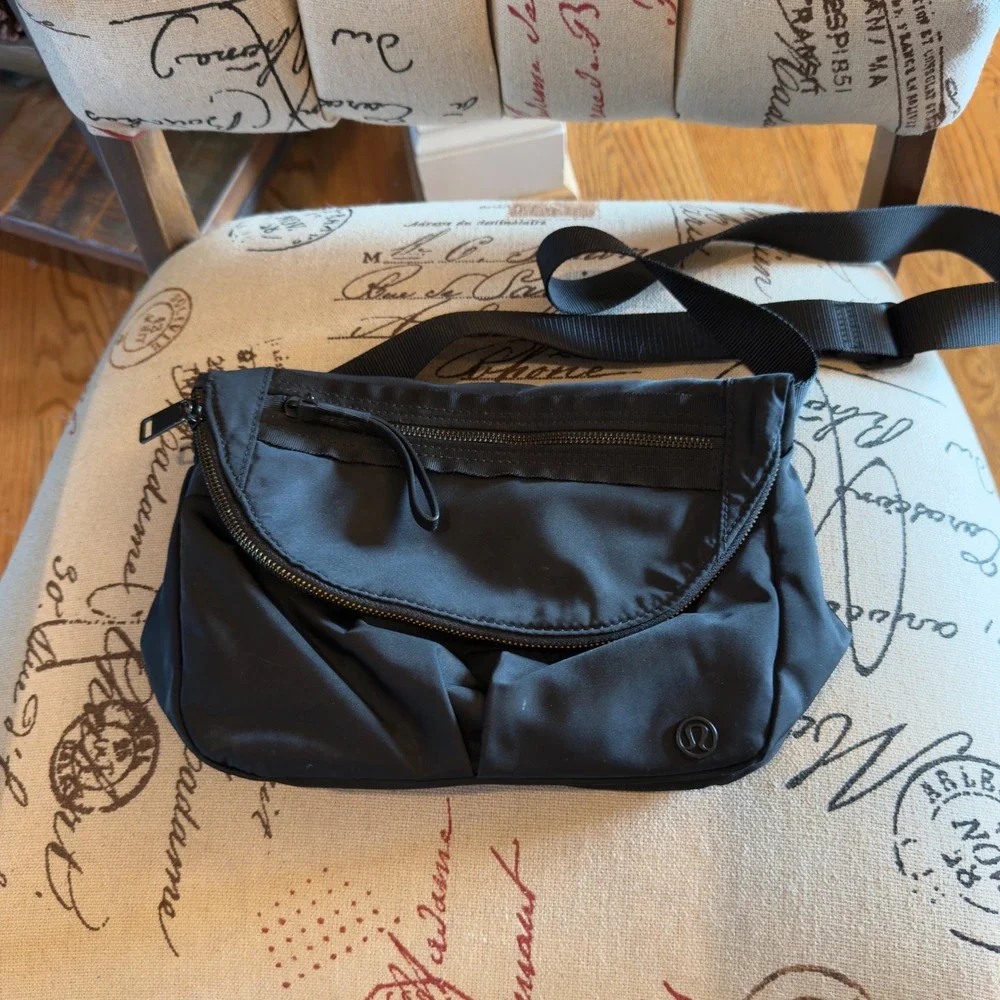 Lululemon All Night Festival Bag‎ Black Crossbody Messenger Nylon OS/TU