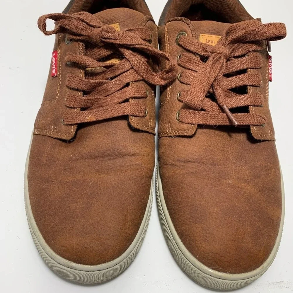 Levis lace up