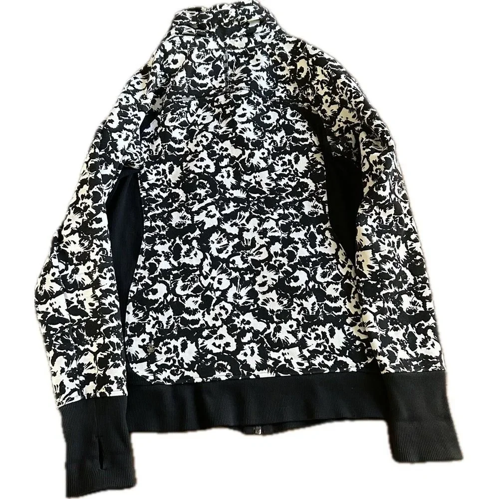 Lululemon Black & White Fleur Sombre Floral Cozy Cuddle Up Full Zip Jacket 6‎