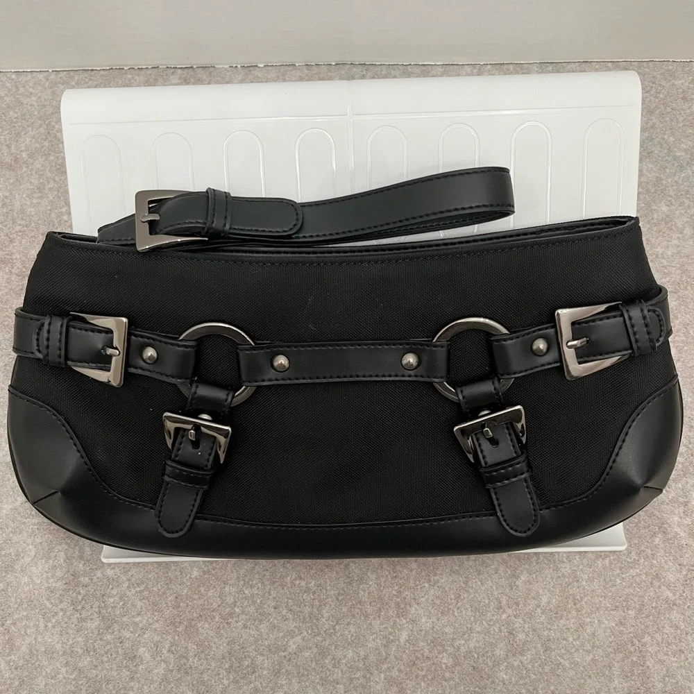 Prague black wristlet