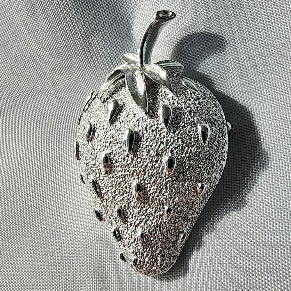Sarah Coventry metal retro its