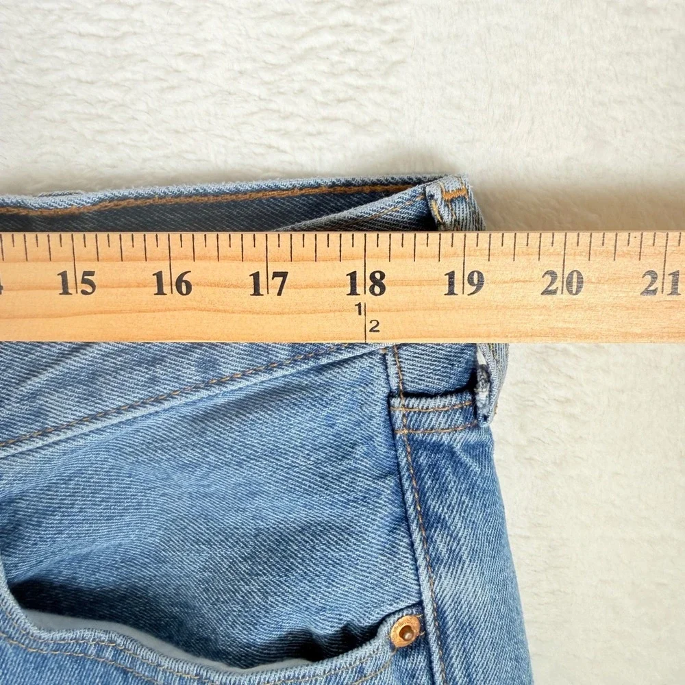 Levi's 501 Button Fly Jeans Light Wash Denim Straight Leg Mens Size‎ 38x32