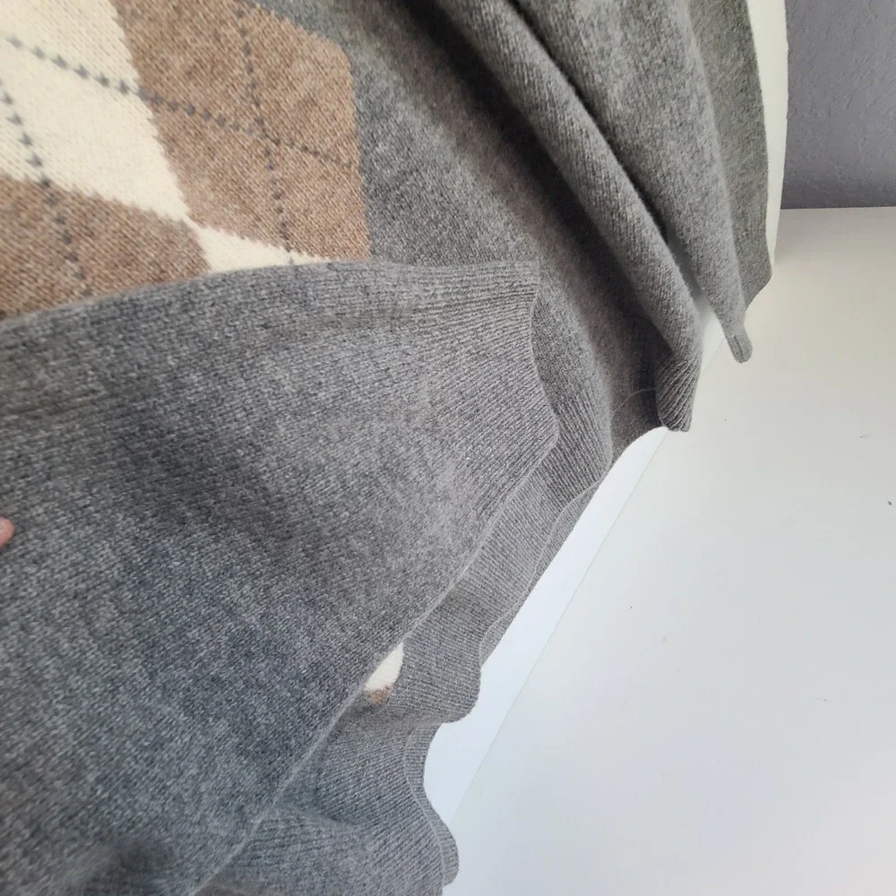 Jos A Bank Size L Gray Tan Argyle V‎ Neck Long Sleeve Lambswool Wool Sweater