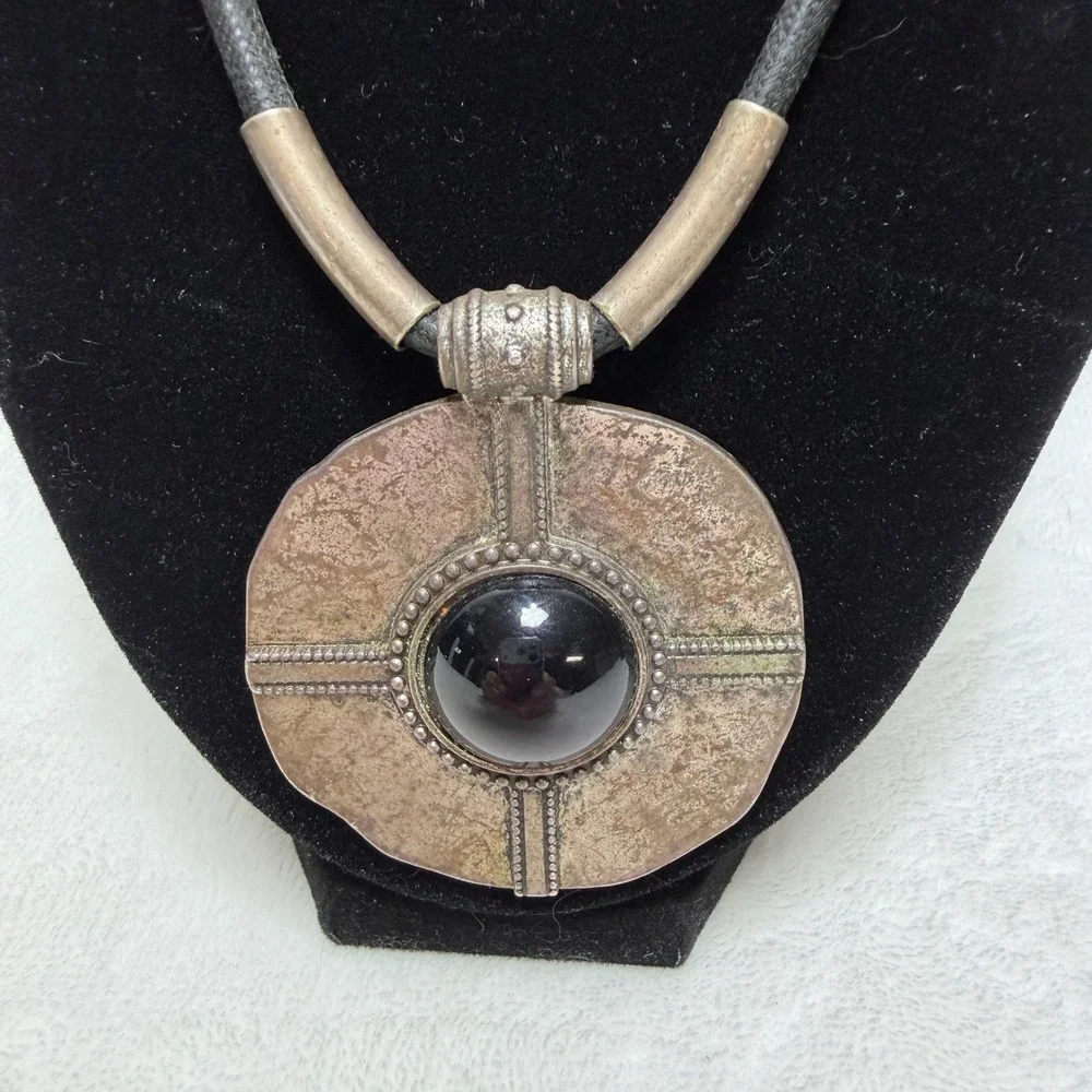 Unbranded statement necklace