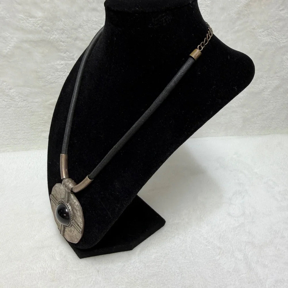 Unbranded statement necklace
