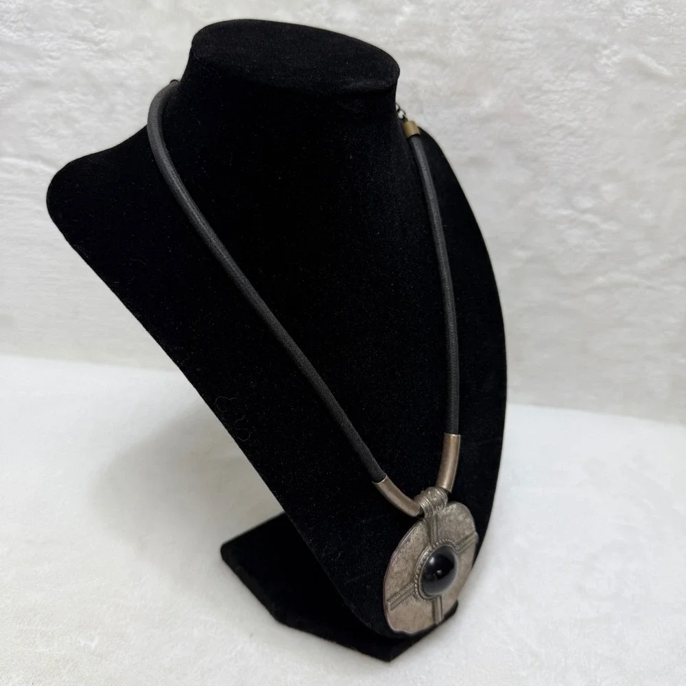 Unbranded statement necklace