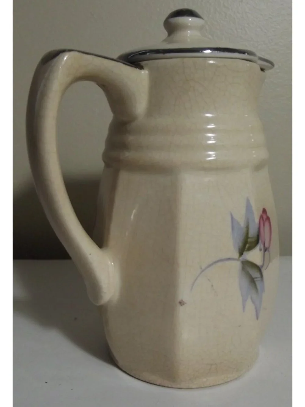 Unbranded leaves pitcher