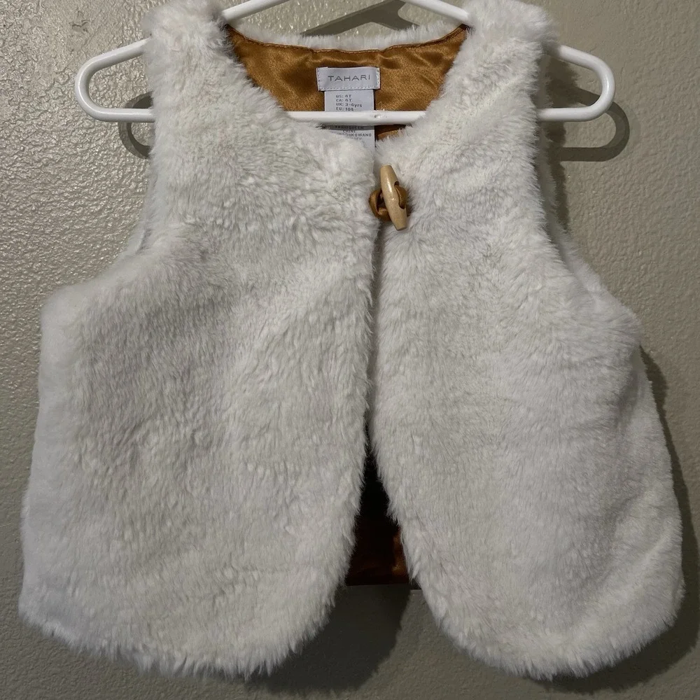 Tahari Toddler Faux Fur Vest White Wood Button Satin Winter Cute Cozy‎ Size 4T