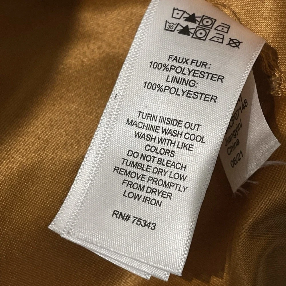 Tahari thread picture vest