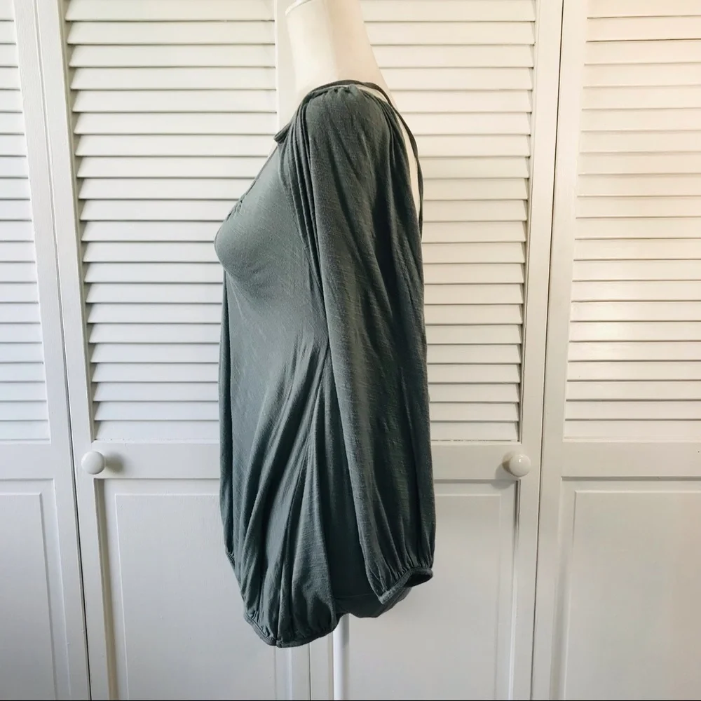 2/$25 FREE PEOPLE Green Viscose Cold Shoulder Top Size Extra Small