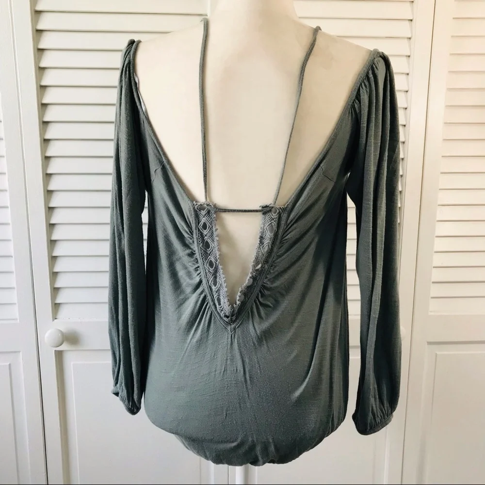2/$25 FREE PEOPLE Green Viscose Cold Shoulder Top Size Extra Small