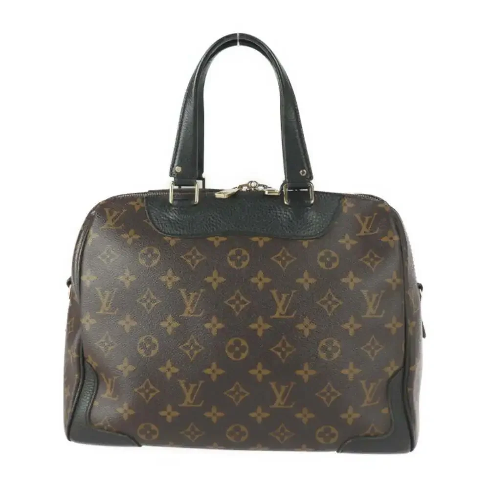 Louis Vuitton shoulder key be