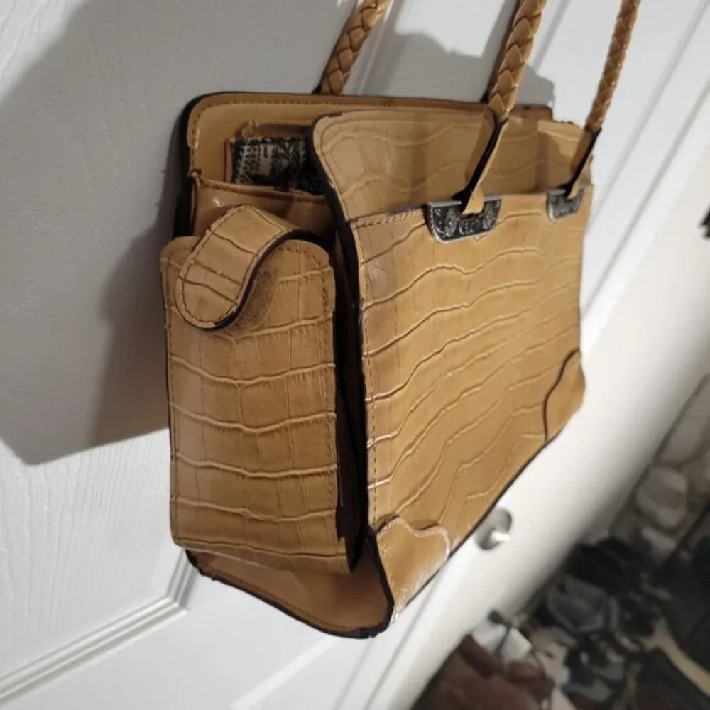 Bueno vintage satchel