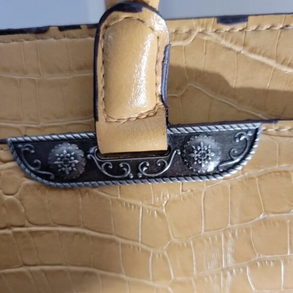 Bueno vintage satchel