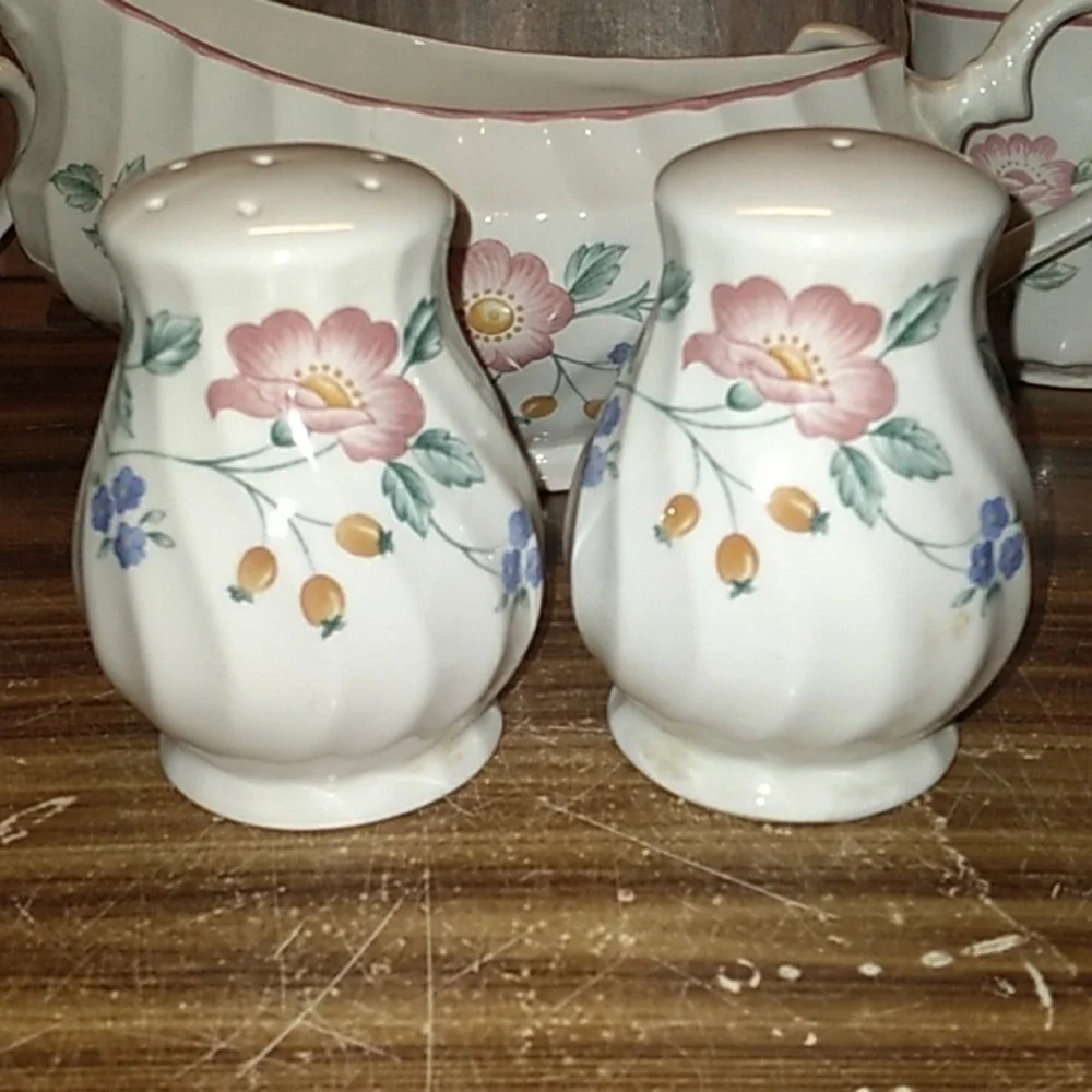 Churchill set includes