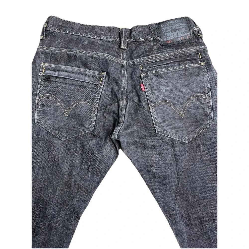 Levis this pair