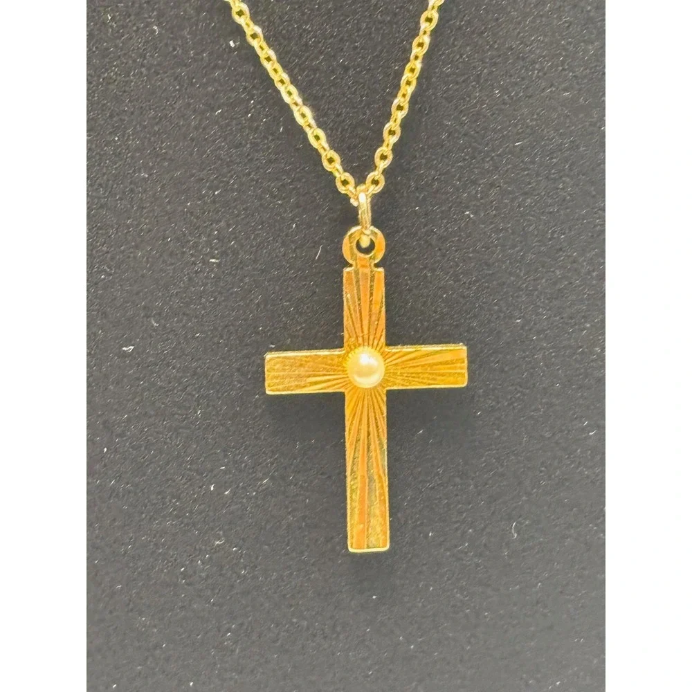Cross Crucifix‎ Pendant Delicate Crown Trifari Necklace 16 inch Gold Tone