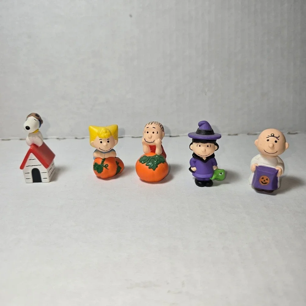 Hallmark peanuts pumpkin