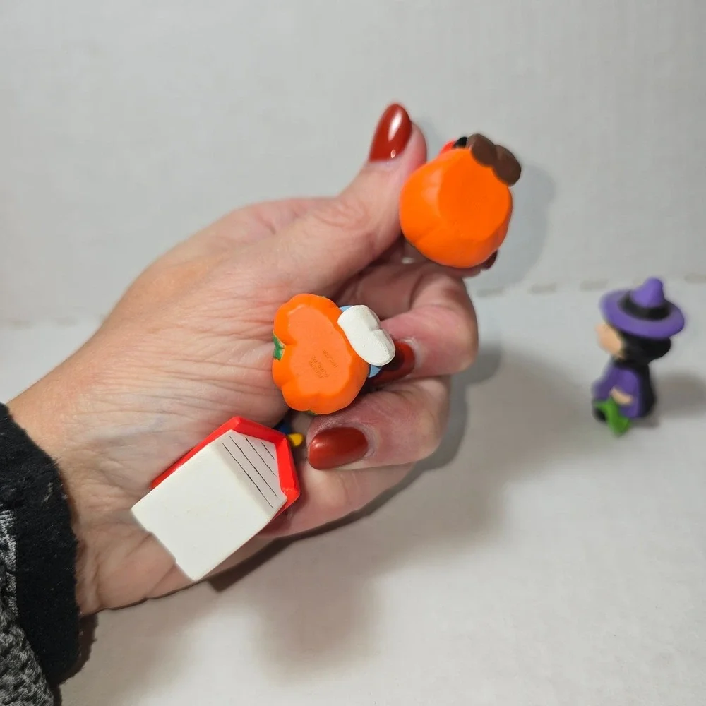 Hallmark peanuts pumpkin