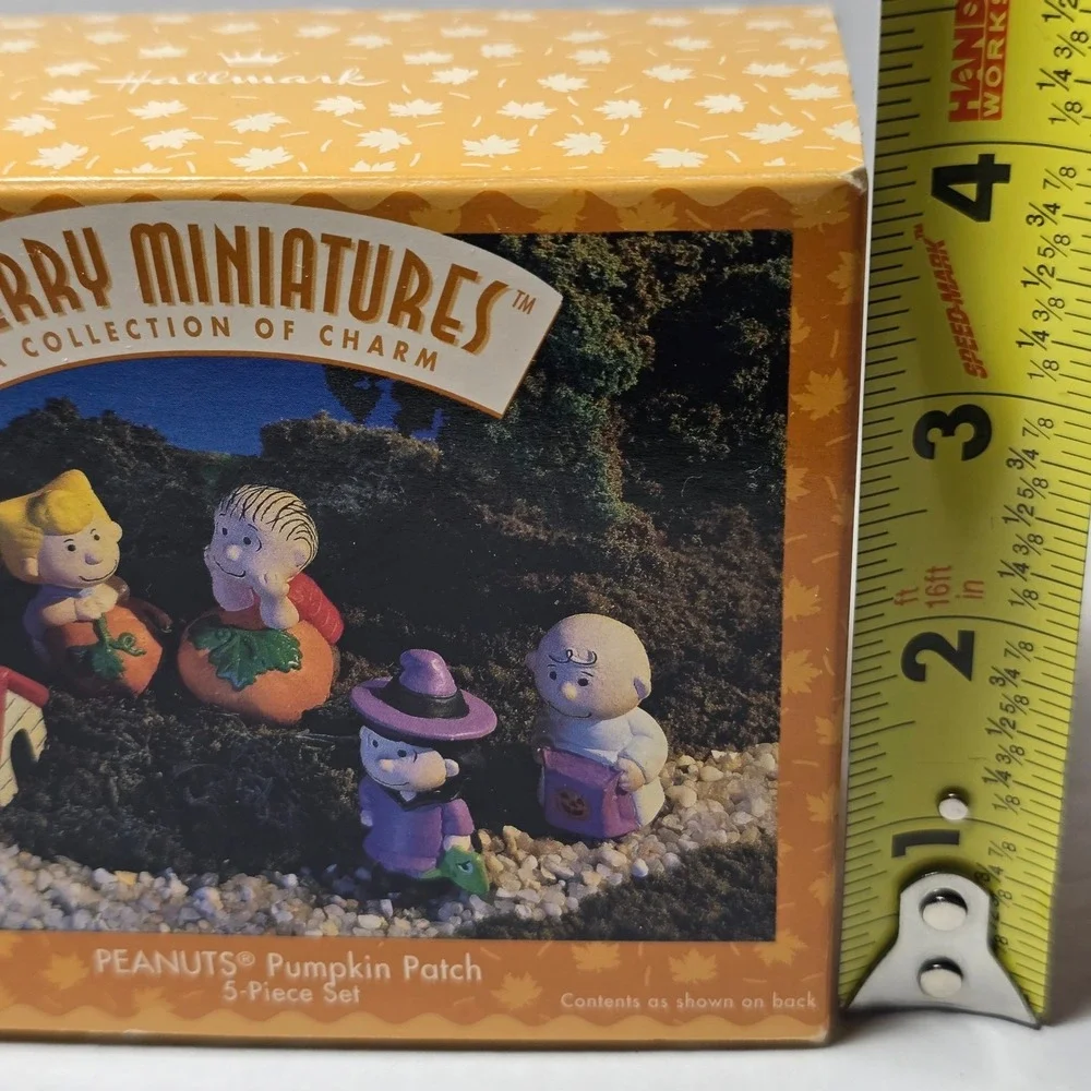 Hallmark peanuts pumpkin