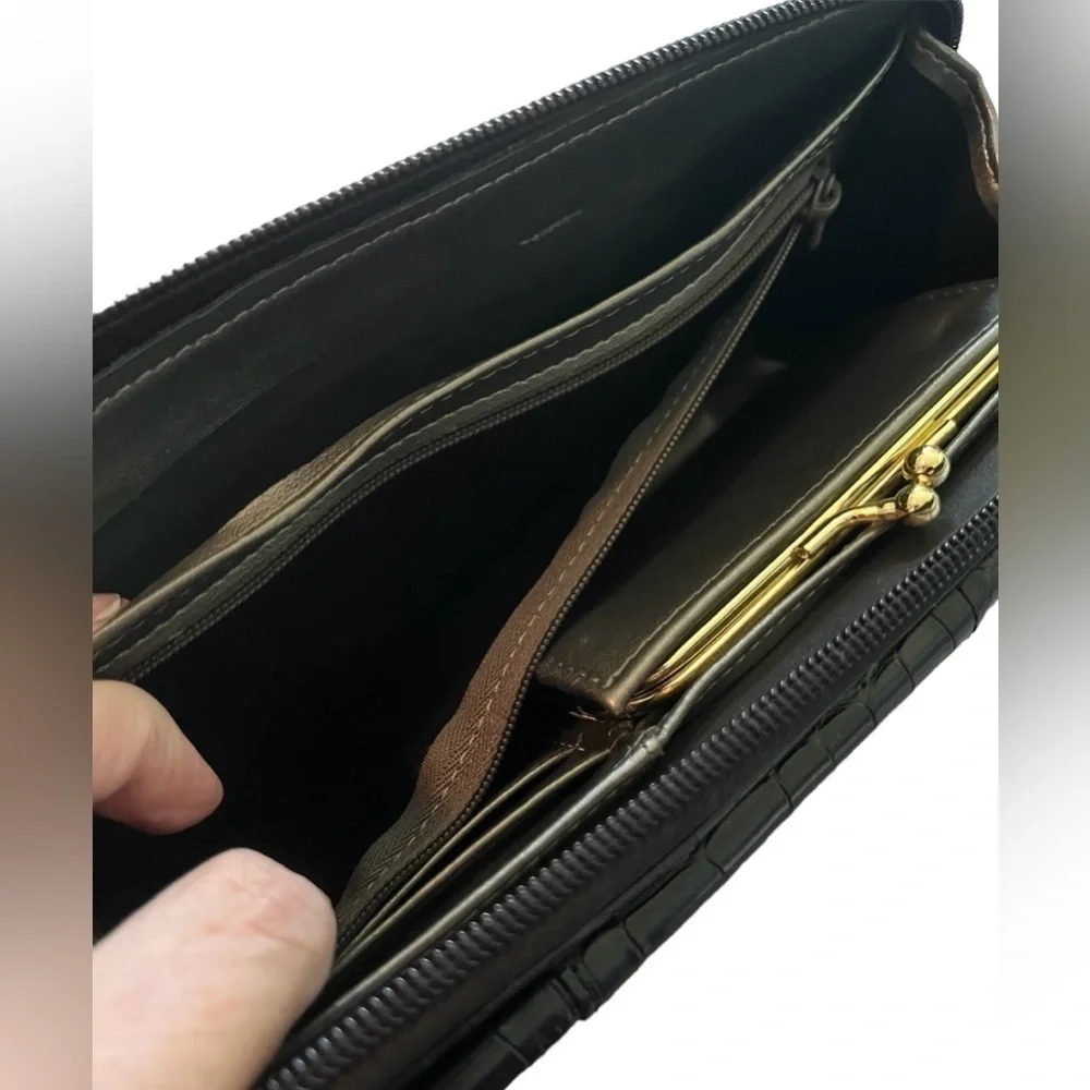 N/A black leather