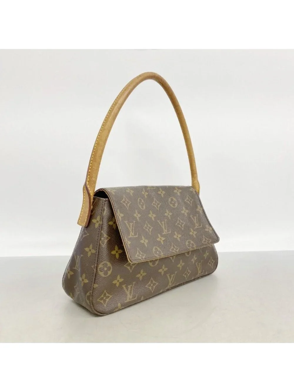 Louis Vuitton tan pattern are