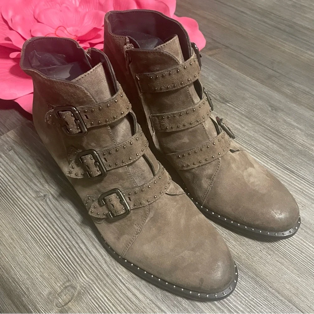 PAUL GREEN SoHo Moto Studded Buckle Suede Leather Ankle‎ Booties Sz 9 in Mineral