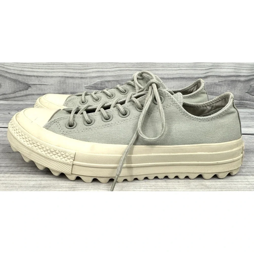 Converse women chuck
