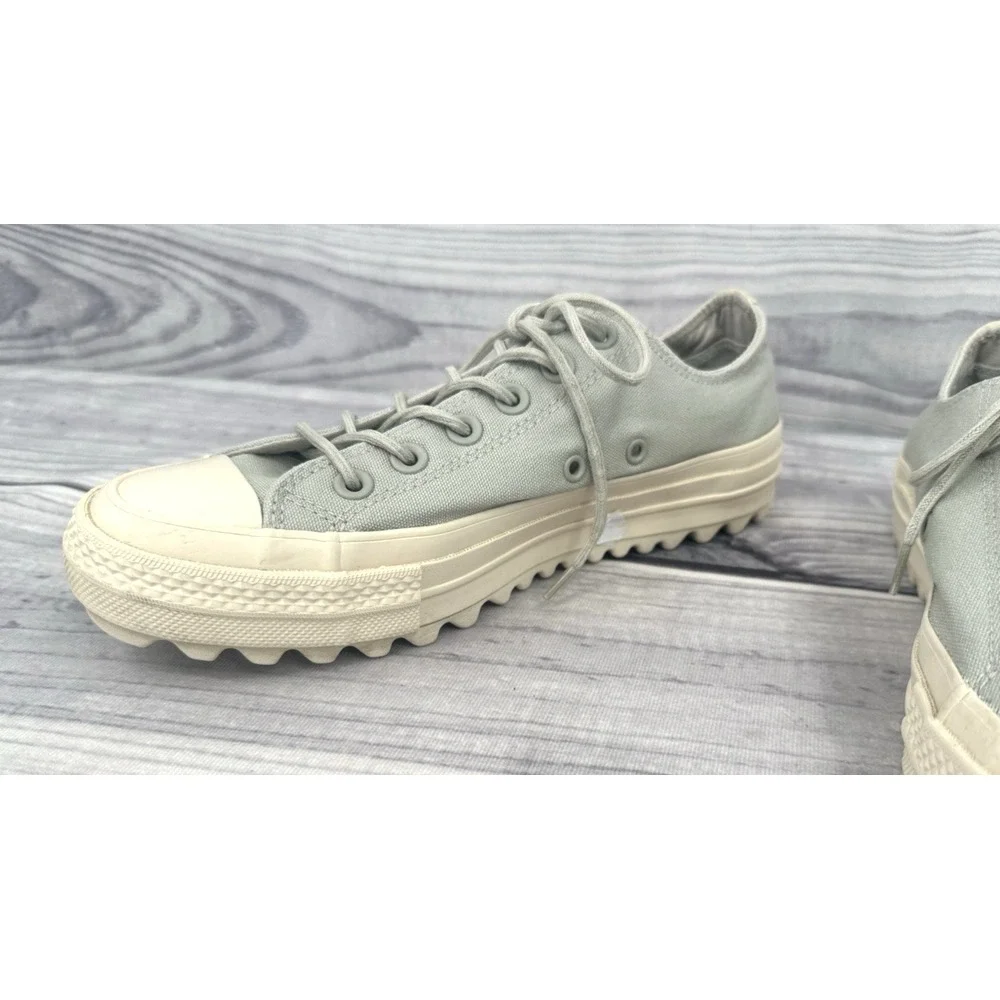 Converse women chuck