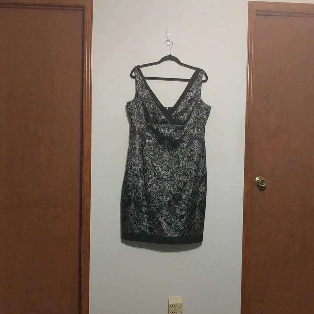 Jones Wear Dress Black Silver Swirl Mini Dress - size 16 - NWT
