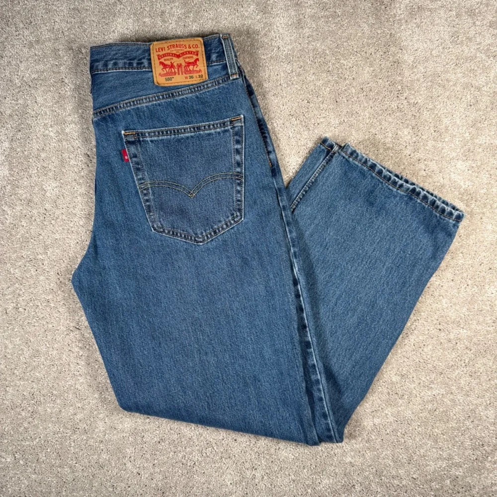 Levis 550 Relaxed Fit Tapered Leg Jeans Men's 36x32 Blue Medium Wash Denim