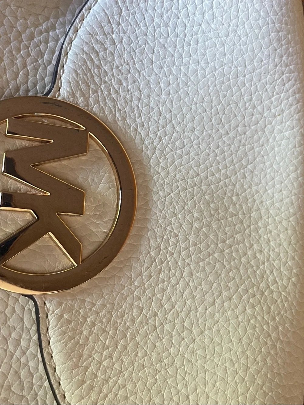 Michael Kors compact pebbled