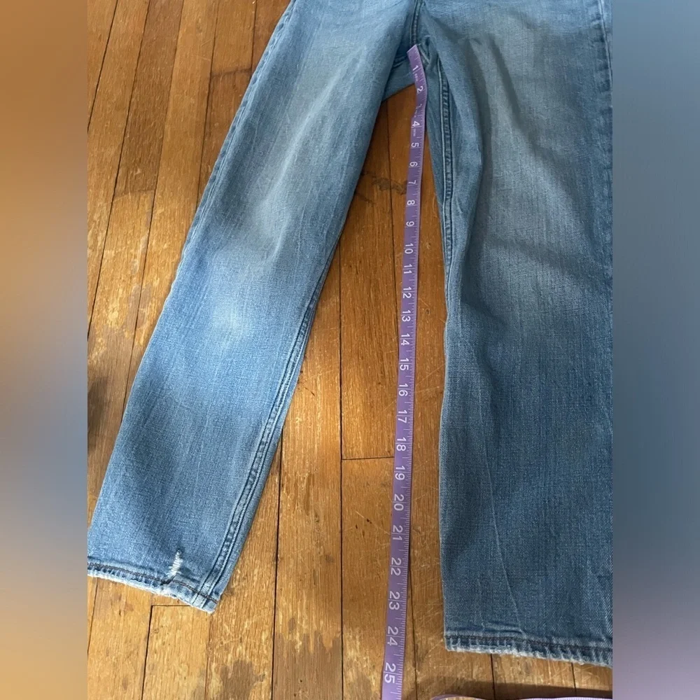 Abercrombie and Fitch The Mom High Rise Jeans Size 0R medium wash