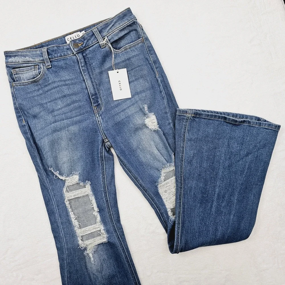 NEW Cello Womens 13 High Rise Flare‎ Jeans Distressed Blue Denim Casual