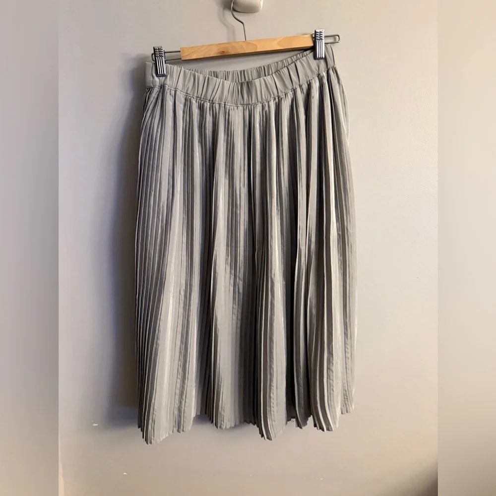 Roxy flowing pleated