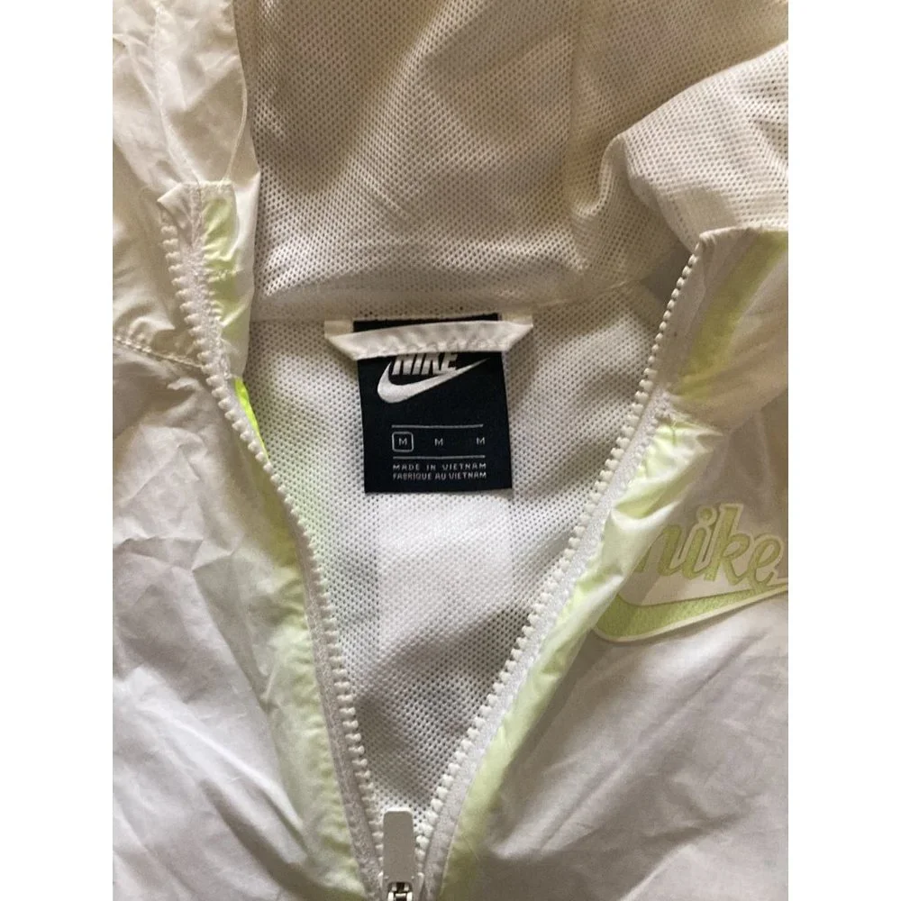 Nike adorable windbreak