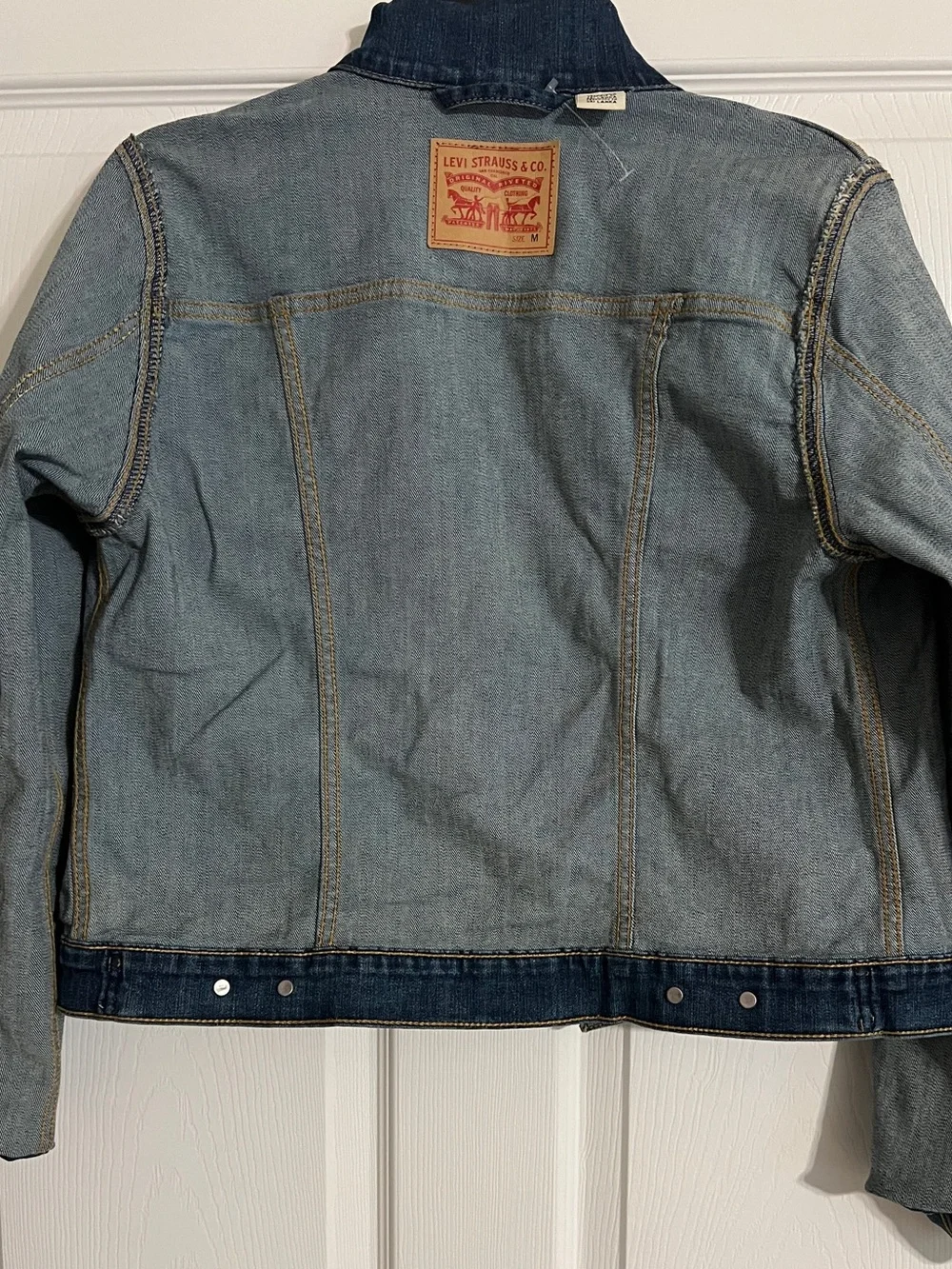 Women’s Levi's Original Trucker Jean Jacket — Blue Dark Wash Denim Shorts Size M
