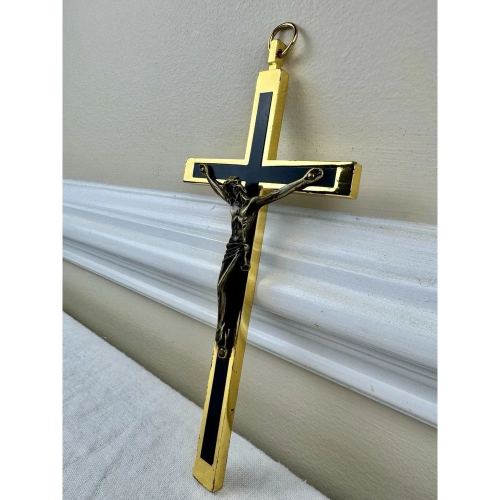 N/A vintage crucifix