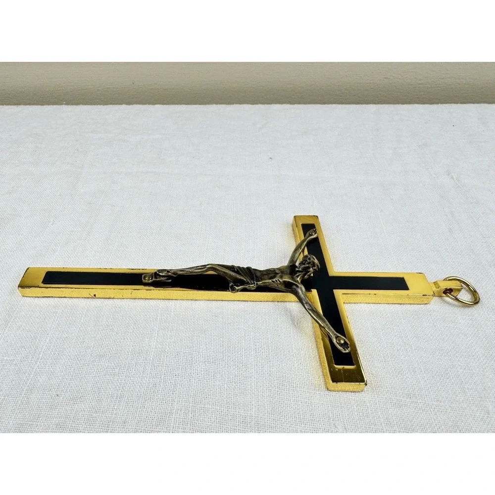 N/A vintage crucifix