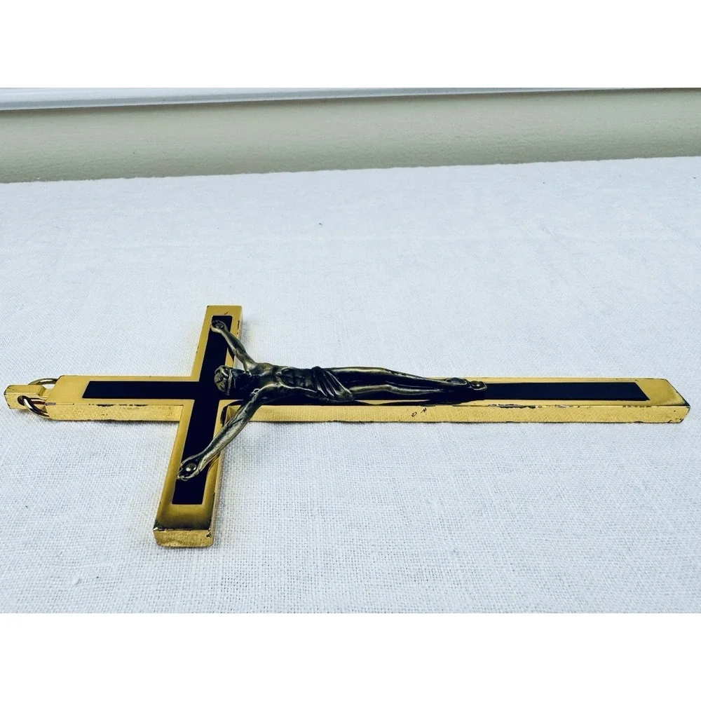 N/A vintage crucifix