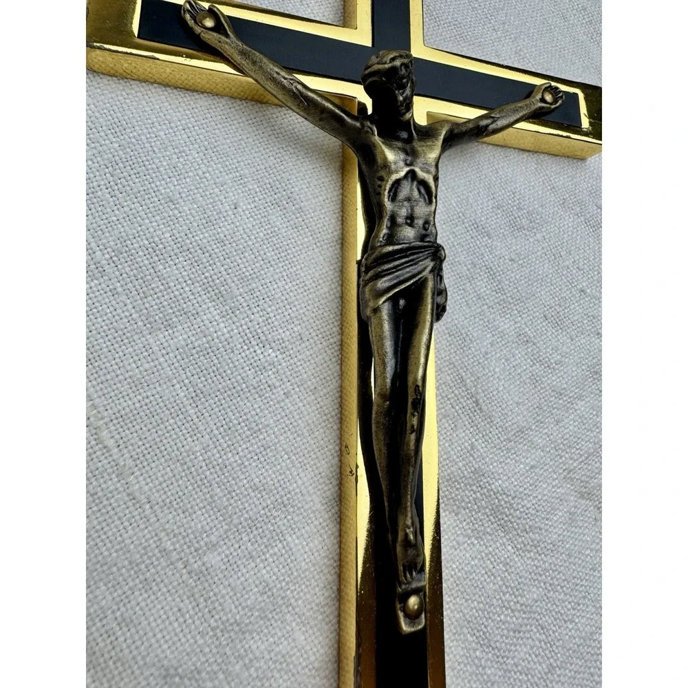 N/A vintage crucifix