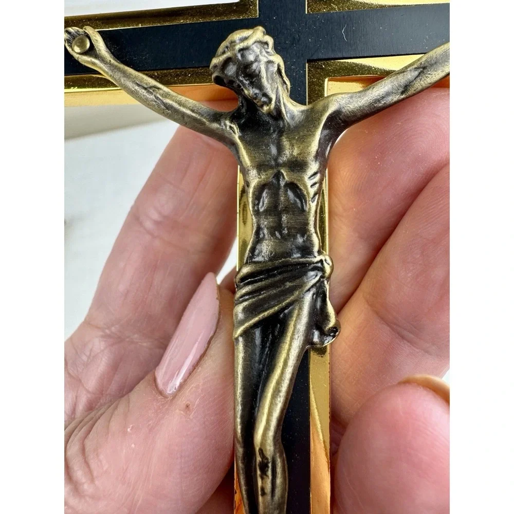 N/A vintage crucifix