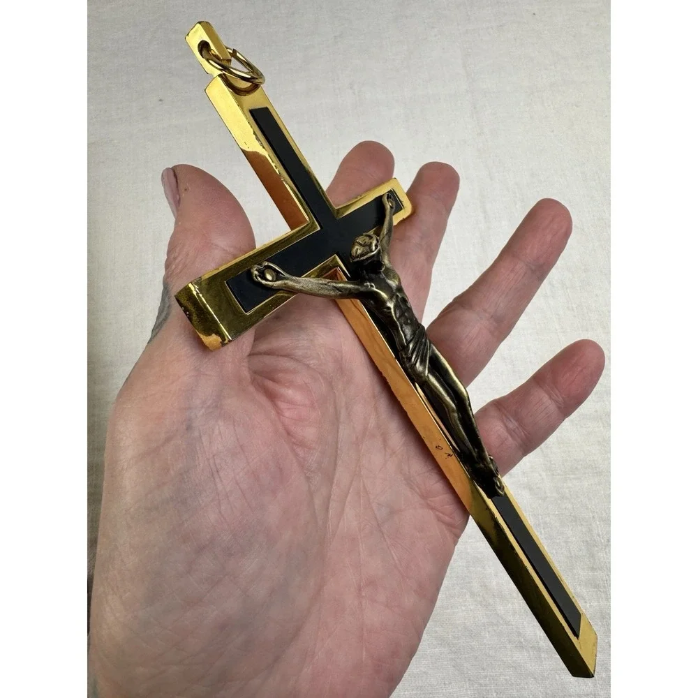 N/A vintage crucifix