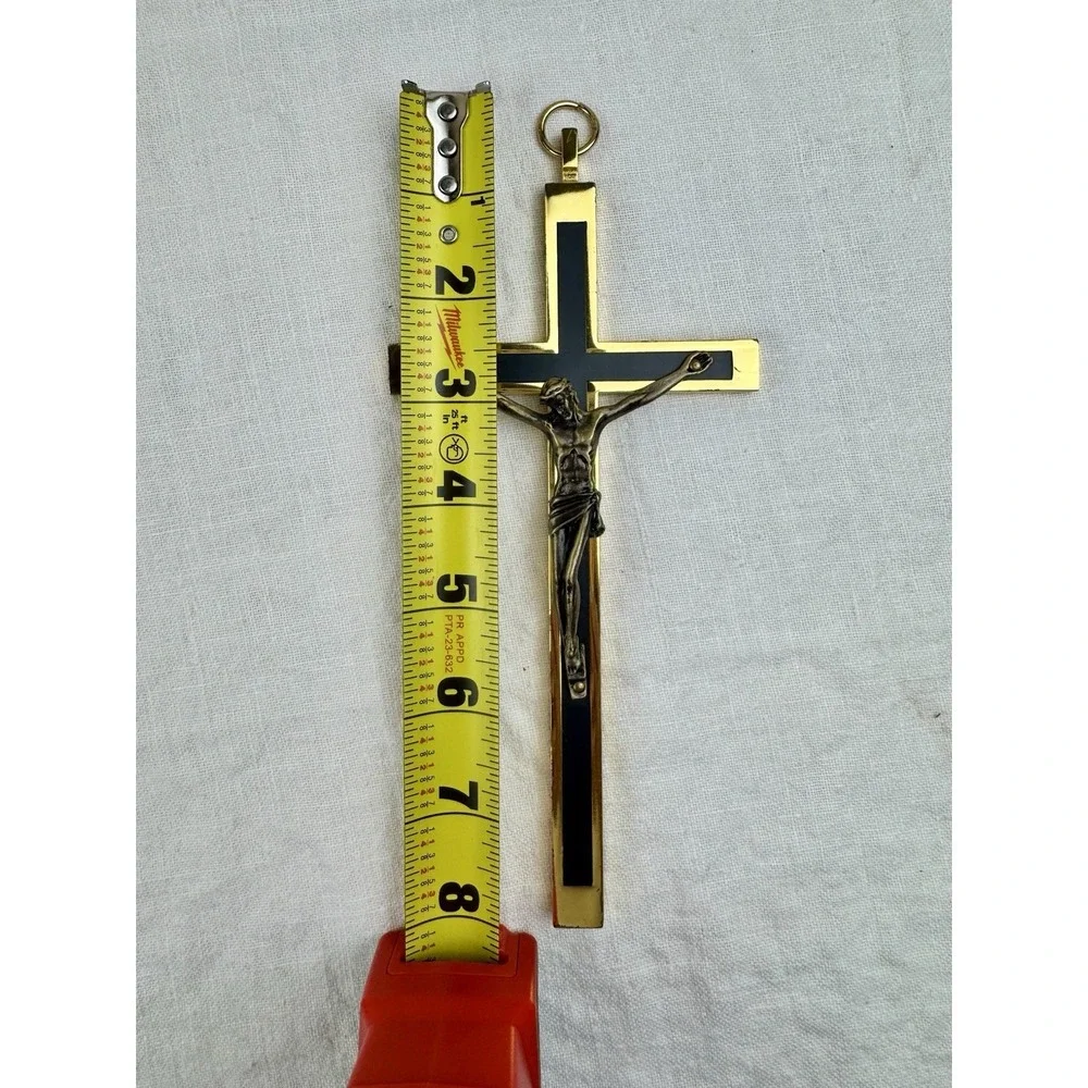 N/A vintage crucifix