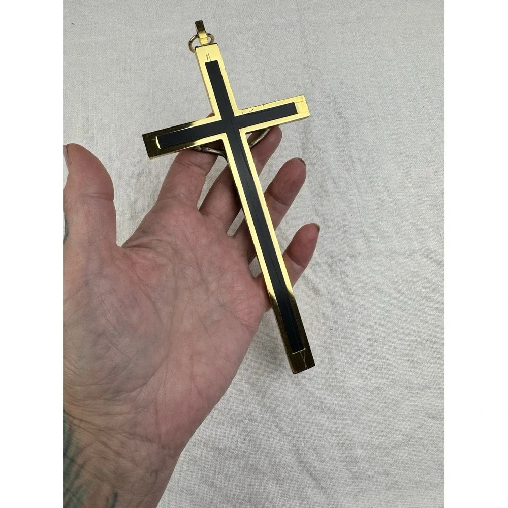N/A vintage crucifix