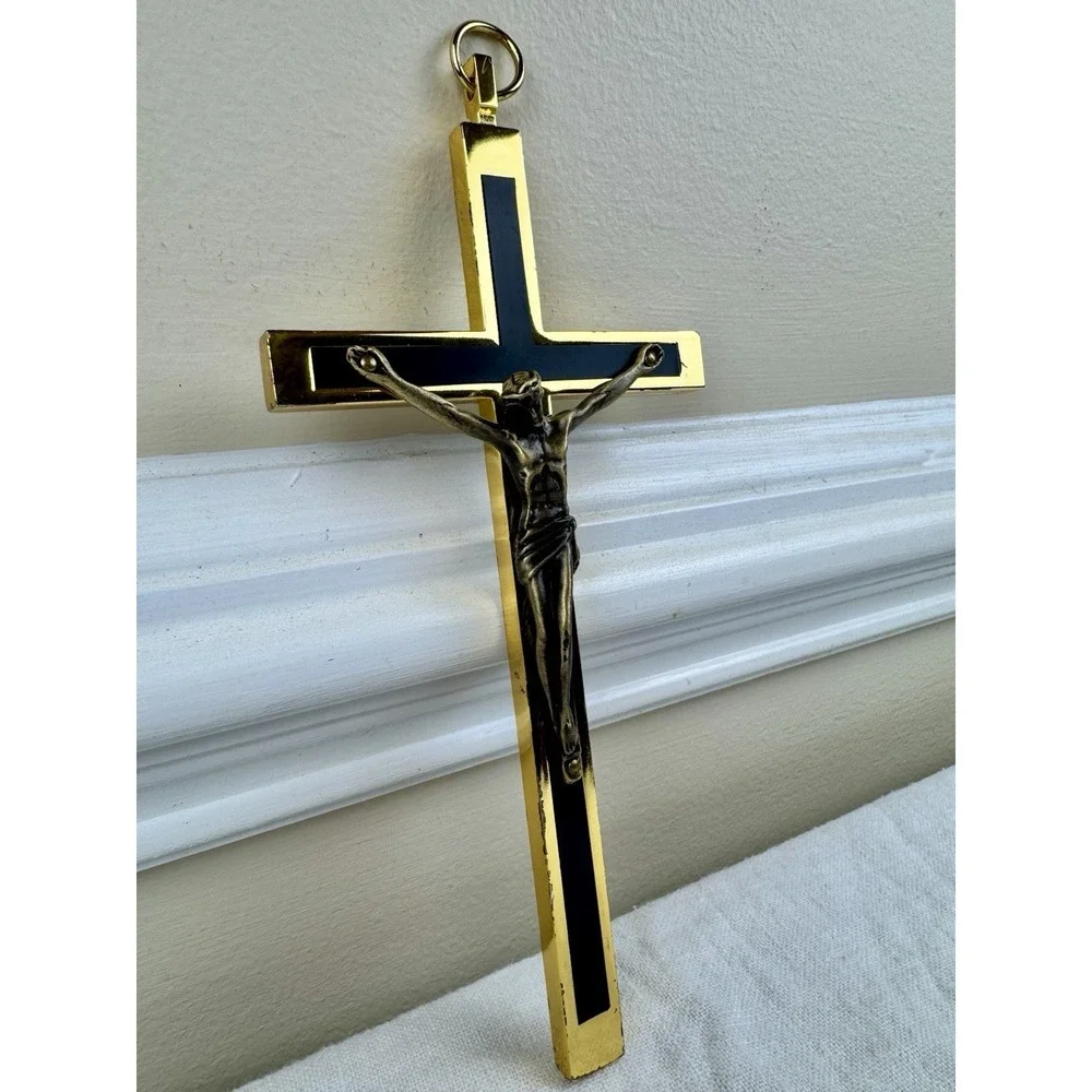 N/A vintage crucifix