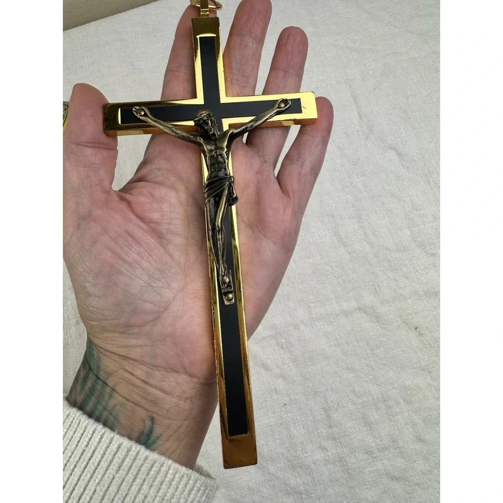 N/A vintage crucifix