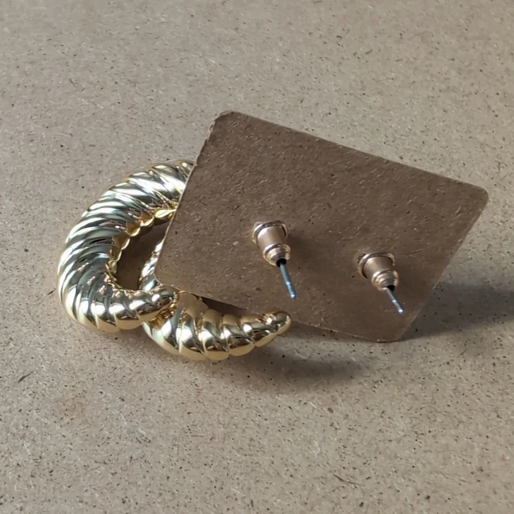 N/A these gold