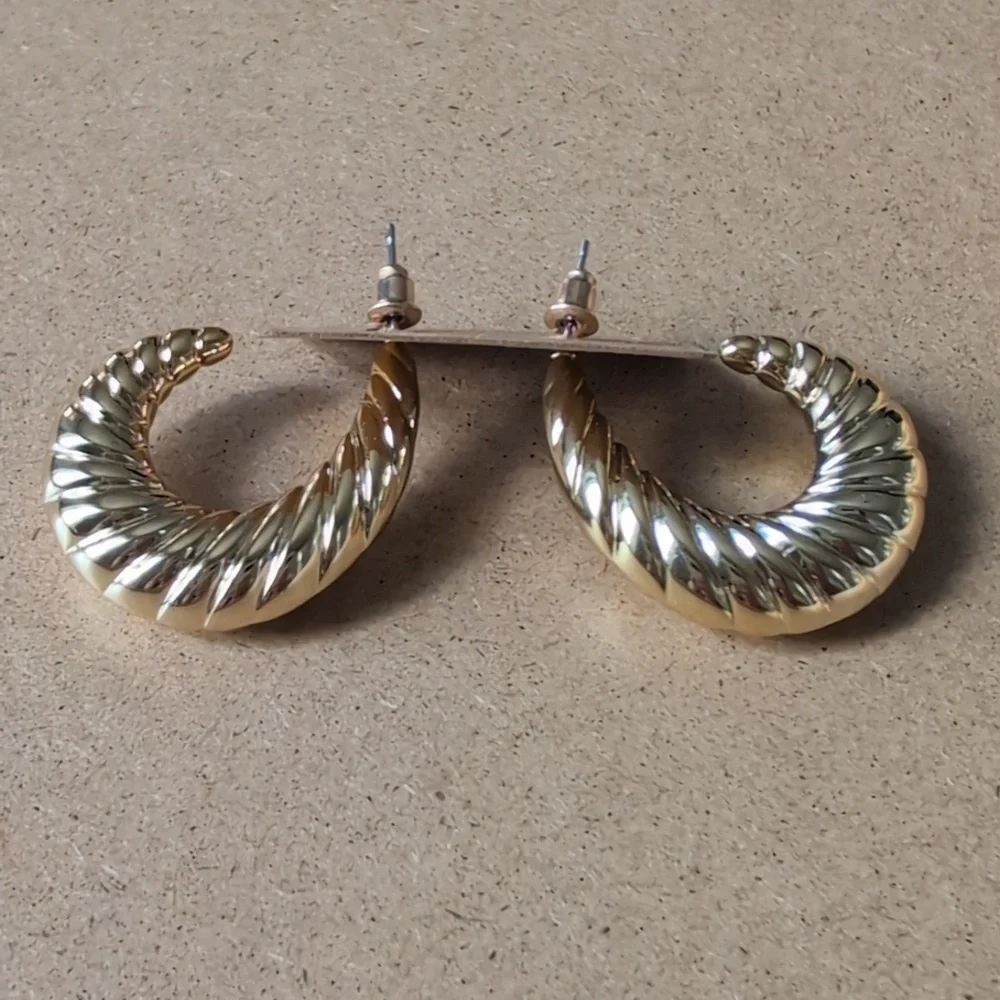 N/A these gold