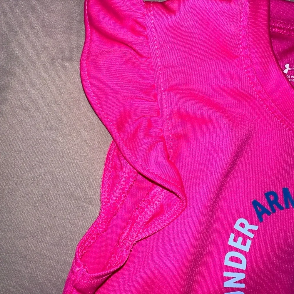 Under Armour front sleeves bright